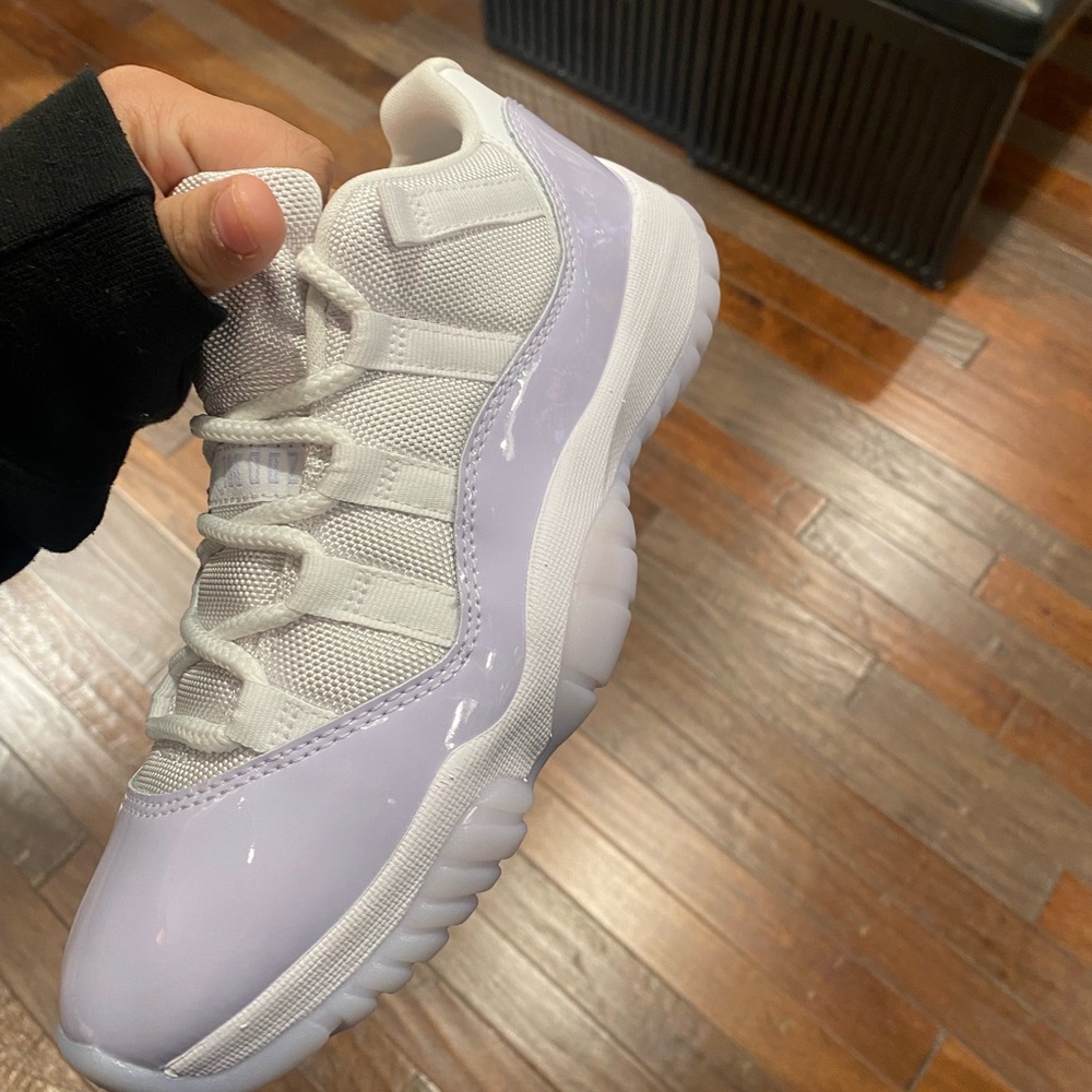Jordan retro 11s low top